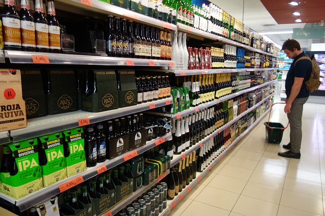 Zakupy alkoholu w supermarkecie